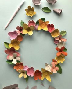 the paper flowers are arranged in a circle