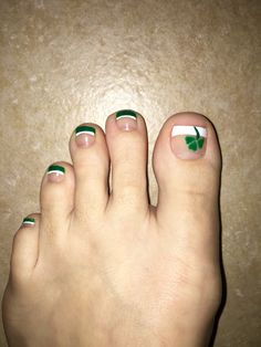 St Patrick's Day Nails St Patrick’s Day Pedicure, St Patricks Day Nails, Pedicure Designs Toenails, Crazy Nail Art, Pedicure Designs, Nail Art Wedding, Crazy Nails, Toe Nail Art