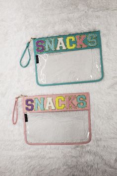 Our "Clear Chenille Patch Bag" is an extra large clear bag with a gold zipper at the top. It comes in various sayings such as baby, snacks, hair, beach, stuff, beach, face, mama, vacay, and travel. These chenille patches come in different fun colors and are all trimmed with gold glitter. Playful Rectangular Bags With Zipper Pouch, Cute Clear Rectangular Bag, Trendy Clear Bags With Zipper Pouch, Fun Zipper Pouch Bag For Daily Use, Fun Everyday Bag With Zipper Pouch, Fun Daily Use Bags With Zipper Pouch, Fun Daily Use Bag With Zipper Pouch, Patch Bag, Chenille Patches