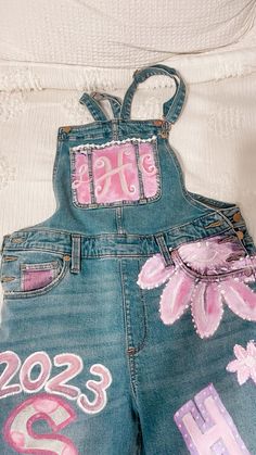 Hoco Overalls Shorts, Senior Jeans Pink And White, Senior Overalls Shorts, Pink Senior Overalls, Hoco Overalls Seniors, Overall Homecoming Ideas