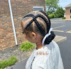 6 Stick Braids, Straight Back Feed In Braids With Design, Four Braids Cornrow, Stitch Braids With Design, Criss Cross Braids, Quick Braids, Sleek Ponytail Hairstyles, Frontal Wig Hairstyles