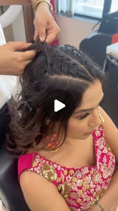 Bridal Hairstyles For Indian Wedding, Haïr Style For Indian Wedding, Hairstyle For Haldi Bride, Mid Partition Hairstyle Indian, Simple South Indian Hairstyles, Hairstyle With Suit Indian, Hair Do For Indian Wedding, Haldi Look Hairstyle