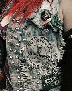 Trying to get my vest something like this (not exactly, obviously) I just need shit tons more studs, patches and pins Leather Pants For Men, Black Punk Rock, Punk Rock Grunge, Punk Love, Girl Punk, Battle Jacket, Fashion Leaders, Punk Rocker, Metal Fashion