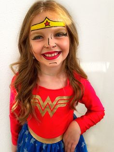 Face Painting Wonder Woman, Wonder Women Makeup, Wonder Woman Face Paint, Woman Halloween Makeup, Superhero Makeup, Batman Face Paint, Halloween Women Makeup, Wonder Woman Halloween, Superhero Face Painting