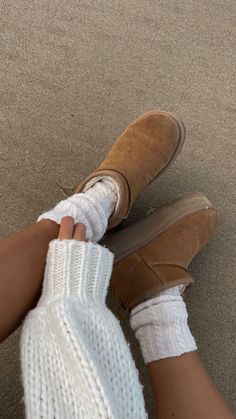 Cute Uggs Aesthetic, Ugg Girl Aesthetic, Clean Girl Shoes, Bailey Bow Uggs Aesthetic, Brown Uggs Aesthetic, Ugg’s Aesthetic, Ultra Mini Uggs, Cute Uggs