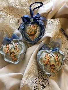 Shabby Chic Ornaments, Victorian Christmas Decorations, Fancy Christmas Ornaments, Victorian Christmas Ornaments, Christmas Decoupage, Paper Mache Art, Christmas Tree Toy, Painted Ornaments, Victorian Christmas