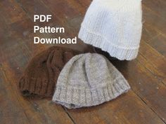 two knitted hats sitting on top of a wooden floor with text overlay that reads, pdf pattern download