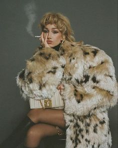 Fur Coat Photoshoot, Photoshoot Moodboard, Paintings Ideas, Music Ideas, Photoshoot Themes, I'm With The Band, Photoshoot Concept, Brand Photography, Vintage Fur