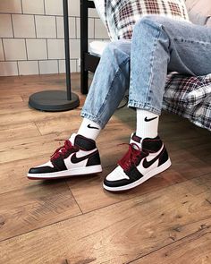 Aj Nike, Yeezy Womens, Outfits Jordans, Air Jordan 1 Mid Black, Jordans 1, Jordan 1 Outfit, Jordans Shoes