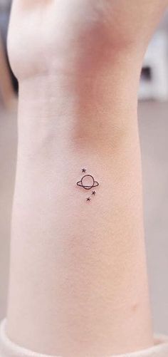 Minimalistic Tattoos , Stunning Tattoo,  White Ink tattoo,  Finger tattoos, Small Tattoos Unique Quote Tattoos, 21 Tattoo, Palm Tattoos, Shape Tattoo, Tattoo Girls, Diy Tattoo