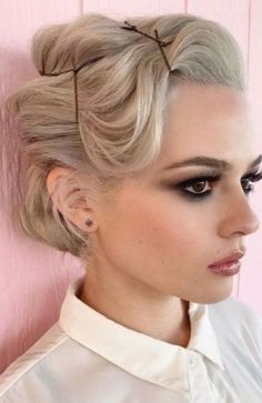 Neck Length Hair, Kort Bob, Glam Waves, Short Hair Bun, Chin Length Hair, Modern Glam, Short Wedding Hair, Very Short Hair, Penteado Cabelo Curto