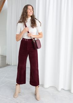 Duo Snap Button Corduroy Culottes - Red - Culottes - & Other Stories Velvetine Rabbit, Sweater Season, Paris Mode, Fall Fit, Flare Pant, Work Attire, Office Outfits, Kendall Jenner, Autumn Winter Fashion