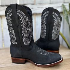 Exotica Boot - Western Boots for Men / Cowboy Boots for Men The price already INCLUDES taxes and shipping to anywhere in the United States. The price INCLUDES sales tax and shipping cost within the United States. Description of Western Boots for Men / Descripcion de la Bota Vaquera para Hombre: Style/Style: Rock Colour: Black / Black Upper/Tube: Leather / Skin Cut/Cut: Cowhide / Beef Lining/Lining: Cowhide / Beef Outsole/Sole: Cowhide / Cowhide sole Made in Leon, Mexico / M Black Snip Toe Boots For Ranch, Rugged Black Work Boots For Ranch, Black Work Boots With Round Toe For Ranch, Western Black Snip Toe Boots, Black Work Boots With Reinforced Toe For Ranch, Rugged Black Work Boots For Western-themed Events, Black Rugged Work Boots For Western-themed Events, Black Reinforced Toe Work Boots For Ranch, Black Western Moto Boots With Snip Toe