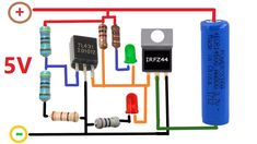 an electronic device is connected to two different types of wires and capacitors