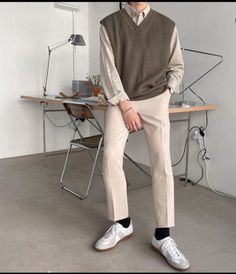 Outfit Cowo Vintage, Academia Outfits Men, Light Academia Aesthetic Outfit Men, Academia Male, Light Academia Outfit Men, Light Academia Aesthetic Outfit, Outfit Cowo, Academia Aesthetic Outfit Men, Brown Sweater Vest