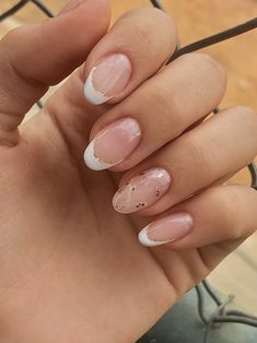 Wedding Simple Nails, Casual Nail Ideas, Nails Delicadas, Milky White Nail, Spring Colors For Nails, Colors For Nails, Clear Glitter Nails, Diamond Instagram, Milky White Nails