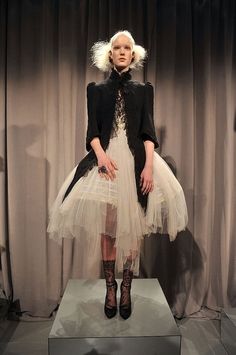 Haute Couture Looks, Popsugar Fashion, Gothic Beauty, Marchesa, Dark Fashion, Inspired Dress, Well Dressed, New York Fashion Week, Fashion Photographer