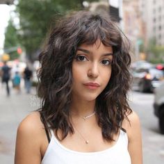 micro franja cabelo cacheado Long Bob With Curls, Long Curly Bob, Lob Haircut, Curly Bob Hairstyles