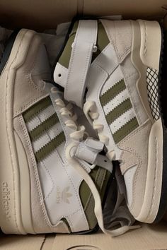 Adidas Forum High, Baggy Street Style, Forum Mid Shoes, Adidas Mid, Adidas Forum Mid, Mid Shoes, Shoes For School, Pretty Shoes Sneakers, Adidas Forum