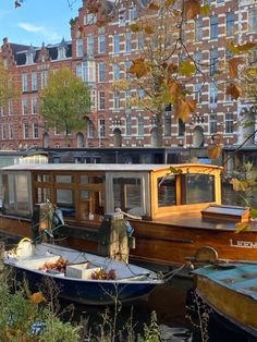 Amsterdam, canal, Boats Summer Autumn vibes Amsterdam Boat, Maastricht University, Amsterdam Bucket List, Amsterdam Houses, Amsterdam Canals, Canal Boat, Europe Trip