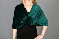 🔘 Velvet Women Shawl for all kinds of events. 🔘 Material: 90% Polyester; 10% Spandex velvet, stretchy fabric  🔘 The mannequin is wearing a size Medium 🔘 Approximately upper body and arm circumference according to US cloth sizes;  ●Size S: 42cm x 105cm / 17" x 41.3 ●Size M: 42cm x 110cm / 17" x 43,3" ●Size L: 42cm x 115cm / 17" x 45.3" ●Size XL: 42cm x 120cm / 17" x 47.2" ●Size 2XL: 42cm x 125cm / 17" x 49.2" ●Size 2XL: 42cm x 130cm / 17" x 51.1" ●Size 3XL: 42cm x 135cm / 17" x 53.1 🔘 Care i Evening Shawl Velvet, Green Wedding Shawls And Wraps, Wedding Dark Green, Infinity Wrap, Wedding Shawl, Wrap Shawl, Handmade Gift Wrap, Pine Green, Women Shawl