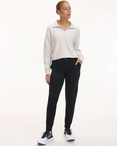 N'ayez plus jamais froid grâce à ce douillet pantalon jogger en molleton French Terry. La pièce parfaite pour un confort des plus douillets. - Molleton French Terry extensible - Coupe semi-ajustée - Taille régulière - Jambe jogger avec chevilles côtelées ajustées - Taille élastique avec cordon de serrage - Ourlets de cheville élastiques - Poches latérales fonctionnelles - Entrejambe : 28,5 po * L'entrejambe Petite est 2 po plus court. L'entrejambe Long est 2 po plus long. * Exclusivité Web : Petite et Long Quoi Porter, Jumpsuit And Blazer, Wide Jeans, Jogger Shorts, Fleece Joggers, Bottom Clothes, Lingerie Sleepwear, Jacket Sale, Blazer Coat