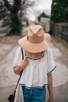 #hat Hat Styles For Women, Hat Styles, Beach Fits, Summer Hat, Mode Style, Summer Clothes, Outfits Casuales, Look Cool, Look Fashion