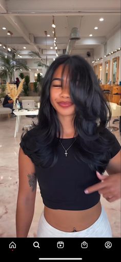 Jet Black Hair Tan Skin, Haircuts For Round Faces Black Women, Dark Hair Cuts For Women, Black Hair On Tan Skin, Jet Black Hair Medium Length, Asian Hair Haircut, Hair Cuts Round Face Plus Size, Black Mid Length Hair, Short Hair Cuts For Women Shoulder Length Round Faces