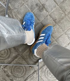 Adidas Handball Spezial Blue Outfit, Sweats Outfit, Preppy Summer Outfits, Adidas Spezial, Preppy Summer, Adidas Gazelle, Blue Outfit