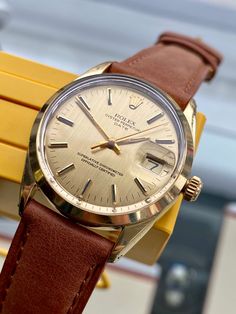 Vintage Watches For Sale, Watch Photography, Nice Watches, Stylish People, Vintage Pens, Watches Rolex, Timex Watches, Cartier Santos