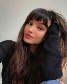 Brown Hair With Fringe, Black Hair Fringe, Bangs Hairstyle, Baby Bangs, Hairstyle Trends, Long Dark Hair, Women's Beauty, Long Hair With Bangs, Good Hair Day