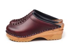 The Wright clogs designed in 1966 have a traditional braided front. Here the clogs come in brown leather and made on our ideal wooden clog bottoms. - Brown leather - Troentorp Clogs' Ideal bottoms - Anatomically constructed footbed with arch support - Alderwood footbed for ultimate moist absorption - Thick Ideal PU sole for increased comfort - Heel height: 5.5 cm (2.2 inches) - Width: Regular *TROENTORP SIZE GUIDE* Women's Clog Sizes: EUR 35 | USA 5 - 5 1/2 (232mm | 9 3/16 inches) EUR 36 | USA 6 Brown Leather Clogs With Woven Sole, Troentorp Clogs, Vegan Clogs, Red Leather Sandals, Swedish Clogs, Mens Clogs, Wooden Clogs, Clog Sandals, Comfortable Heels