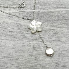 Elegant Flower-shaped Mother Of Pearl Necklace, Elegant Flower Necklace With Pearl Charm, Elegant Adjustable Round Flower Necklace, Delicate Mother Of Pearl Necklace With Pearl Charm, Elegant Adjustable Shell Necklace With Pearl Pendant, Adjustable Mother Of Pearl Necklace With Pearl Pendant, Adjustable Mother Of Pearl Necklace With Pendant, Flower-shaped Pearl Pendant Necklace As Gift, Flower Shaped Pearl Pendant Necklace As Gift