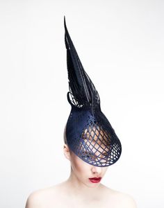 Emma Yeo hat Philip Treacy, Couture Hats, Creative Hairstyles, Fascinator Hats, Black Hat, Hair Art, Mad Hatter