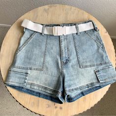 New Without Tags. Forever 21, High Waisted, Light Wash, Retro Style, Jean Shorts With A White Belt. Sz 27 Flat Measurements: Waist 13 1/2” Hips 17 1/2” Rise 12” Inseam 2 1/2” Trendy Light Wash Jean Shorts With Belt Loops, Trendy Medium Wash Jean Shorts With Belt Loops, Forever 21 High Rise Denim Shorts, High Waist Medium Wash Bottoms From Forever 21, Forever 21 Light Wash High Rise Bottoms, Forever 21 High Rise Light Wash Bottoms, Forever 21 High Waist Casual Jean Shorts, Forever 21 High Waist Jean Shorts, Forever 21 Medium Wash Mid-rise Bottoms