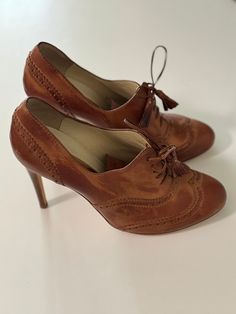 RUBERT SANDERSON oxford style heels with front lace up and cute string tassels ends, in excellent condition , new! Oxford Style, Lace Up Heels, Tie Shoes, Cyprus, Womens Oxfords, Tan Leather, Lace Front, Halloween Shopping, Tassels