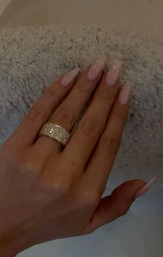 photo creds - unknown - comment or dm for credit ✧ ✧ Simple Oval Nails, Shirt Nail Ideas, Nail Inspo Oval, Oval Nails Ideas, Oval Nail Ideas, Nail Oval, Oval Nail, Nails Oval, Pajama Set Long