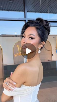 KYK HAIR CARE on Instagram: "KYK Ambassador @chrisstylesmaihair shares Sultry high bun hair tutorial! HAIR TIPS BELOW ⬇️   Styled using @kykhaircare products  ✔️ Detail Me Comb  ✔️ Magic Dust Volume Powder  ✔️ Get styling working hairspray  ✔️ Get a Grip Hairspray   - Client wanted ‘Sultry’ - to make a client look more ‘sexy’ a side part will do the job! Side parts typically give off a more mature look compared to a middle part.   - The side part also gives room to create a swoop/ volume at the root as Volume was also what the client wanted!   - On thin fine hair, you still need padding!   Muse @stephaniemelania ❤️  #hair #hairstyle #hairstyles #hairvideo #hairtutorial #hairhack #fyp #hairtutorials #foryourpage #foryou #viral #howto #hairstyling #fypシ #hairstylist #hairs #hairtok #hairvide Front Of Updo Hair, Wedding Updos Volume, Bridal Updo With Volume, High Bun Side Swoop, High Bun For Fine Hair, High Bun With Side Part, High Volume Wedding Hair, High Updo Bun, Bridal Up Do With Veil High Bun