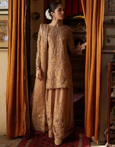 Golden Pakistani Dress, Golden Salwar Suit, Gold Pakistani Dress, Faiza Saqlain, Bridal Aesthetic, Wedding Fits, Dupatta Style, Sangeet Outfit, Shadi Dresses