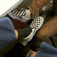 Estilo Vans, Alternative Shoes, Look Grunge, Dr Shoes, Grunge Look, Aesthetic Shoes, 90s Grunge, Vans Sneakers, Soft Grunge