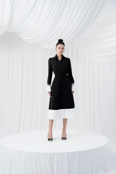 Elegant Blouse With Flared Cuffs For Spring, Elegant Blouse With Cuffs For Workwear, Elegant Collared Blouse With Pleated Sleeves, Elegant Black Blouse With Cuffed Sleeves, Elegant Black Blouse With Fold Down Collar, Elegant Black Blouse With Fold-down Collar, Attorney Style, Bossy Outfit, Fabric Folds