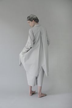 egg | egg ivy shirt Tunik Linen, Timeless Clothes, Fashion Minimal, Iranian Women Fashion, Iranian Women, Vestido Casual, Linen Dresses, Look Chic, Minimal Fashion