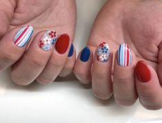 Luminary Nails Design 4th Of July, Red White And Blue Simple Nails, 4th Of July Nails Flowers, Simple Memorial Day Nail Designs, Vintage 4th Of July Nails, Boho 4th Of July Nails, 4th Of July Beach Nails, July Fourth Nails, Red White And Blue Ombre Nails