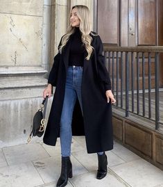 Long Coats For Women Black, Long Over Coat Women, Womens Black Trench Coat Outfits, Black Jacket For Women, Black Coat Winter Outfits Women, Outfit With Coat Casual, Black Dress With Long Coat, Black Long Jacket Outfit Women, Long Coat Women Outfit