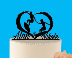 there is a cake topper that has two people on it and the words ann & markle