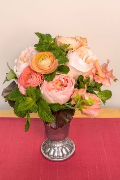 Beautiful "Juliet" roses combine with sweet peas, mint, and thyme to create delightfully fragrant bouquet. Garden Rose Bouquet, Juliet Rose, Modern Bouquet, Sweet Peas, Floral Gifts, Design Styles