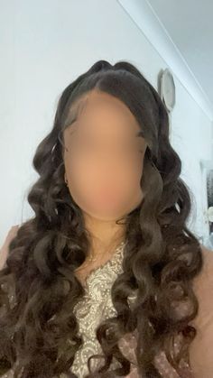 Curled Half Up Half Down Hair, Braid To The Side With Curls, Curled Hairstyles For Long Hair Half Up, Hairstyle Curled Hair, Curled Hair With Edges, Curled Black Hairstyles, Half Up Half Down Hair With Edges, Curls On The Ends Of Hair, Hairstyles With Curls At The End