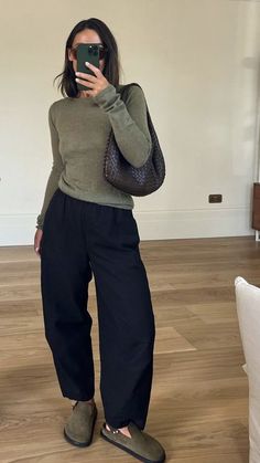 Indian Inspo Outfits, Neutral Clothes Women, Hot Weather Outfits Athletic, Black Pants Sweater Outfit, 40 Year Old Street Style, Dark Cropped Jeans Outfit, Fall Boot Outfits 2024, Nonprofit Work Outfit, Slim Turtleneck Outfit