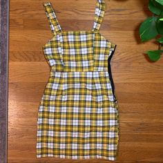 Never Worn Mustard Fitted Cotton Dress, Fitted Mustard Cotton Dress, Lined Yellow Mini Dress, Yellow Lined Mini Dress, Yellow Fitted Mini Dress Casual Style, Sleeveless Mustard Mini Dress For Day Out, Chic Yellow Cotton Dress, Trendy Yellow Dresses For Day Out, Yellow Cotton Lined Dress