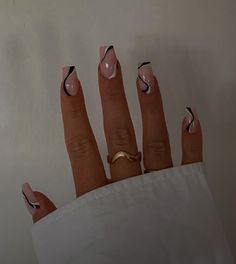 Nails Inspiration Ballerina, Dance Nails, Gold Acrylic Nails, Subtle Nails, Edgy Nails, White Acrylic Nails, Minimal Nails, French Tip Acrylic Nails, Vibrant Nails